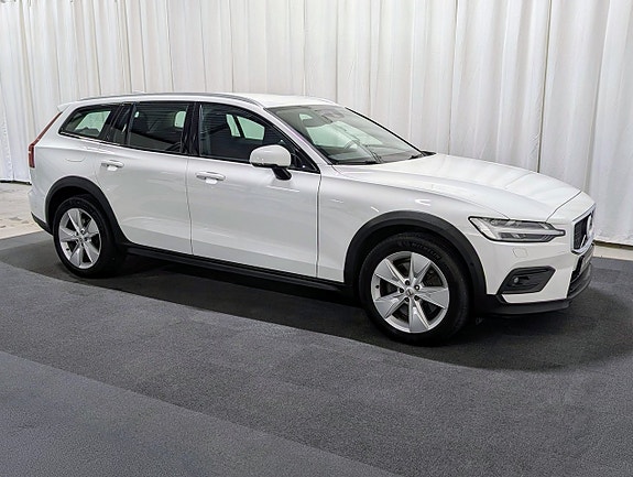 Volvo V60 Cross Country 6 of 17