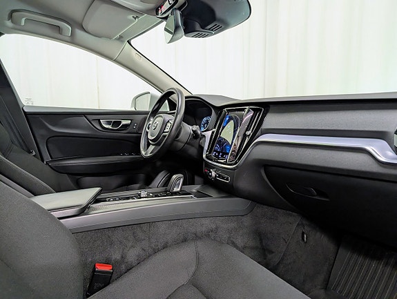 Volvo V60 Cross Country 8 of 17