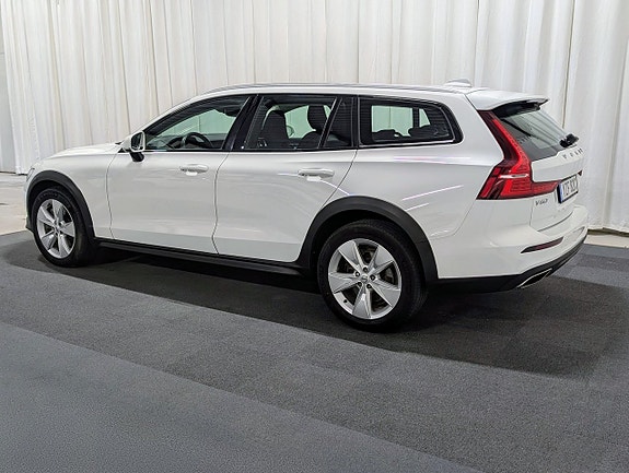 Volvo V60 Cross Country 3 of 5