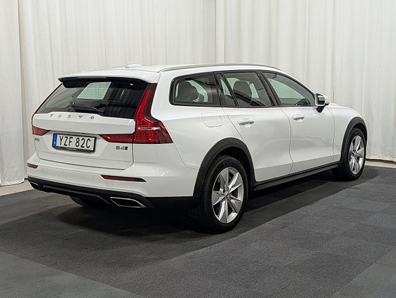 Volvo V60 Cross Country 4 of 5