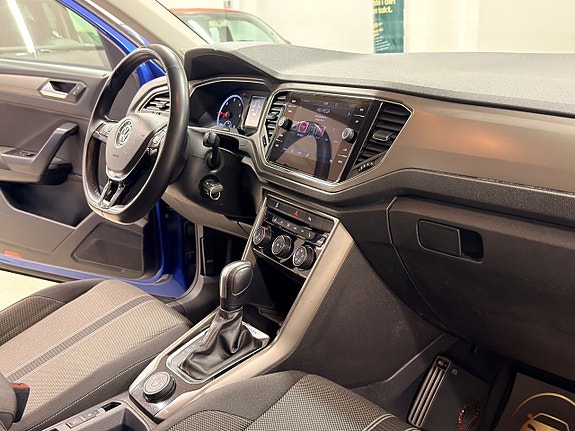 Volkswagen T-Roc 10 of 21