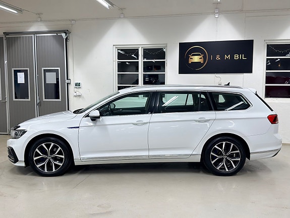 Volkswagen Passat 12 of 24