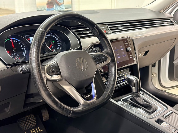 Volkswagen Passat 18 of 24