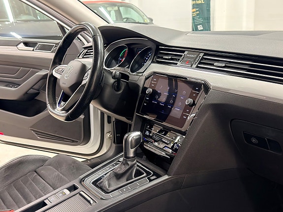 Volkswagen Passat 13 of 24