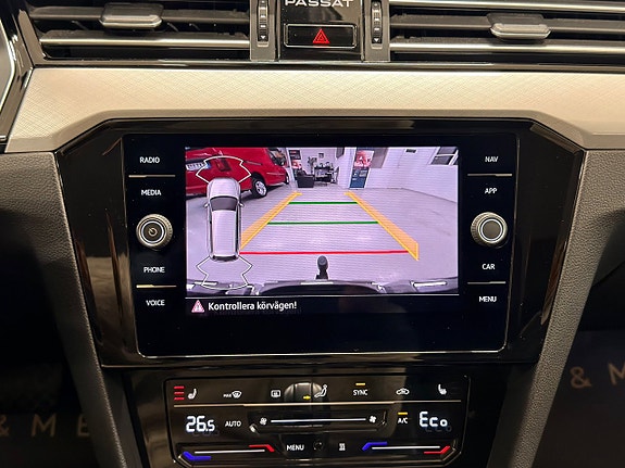 Volkswagen Passat 21 of 24