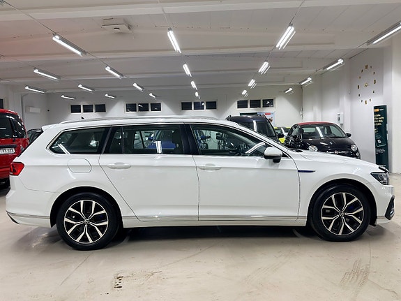Volkswagen Passat 9 of 24