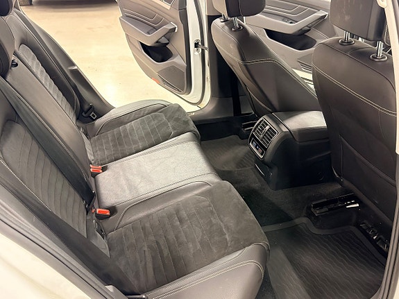 Volkswagen Passat 17 of 24