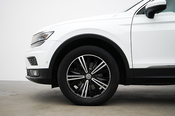 Volkswagen Tiguan 2 of 5