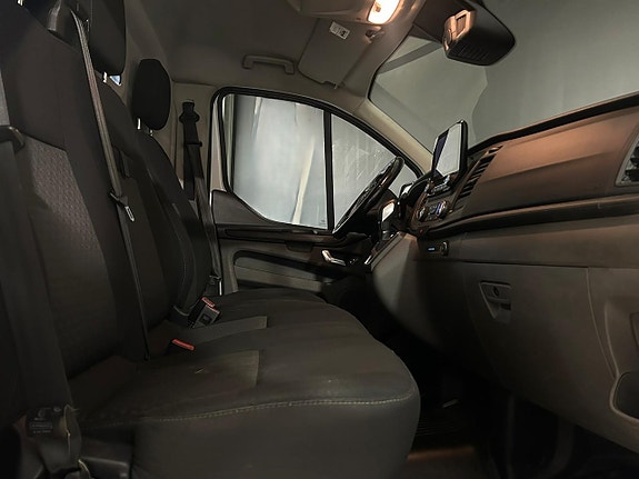Ford Transit Custom 12 of 20