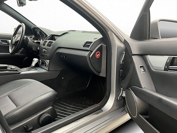Mercedes-Benz C250 25 of 30