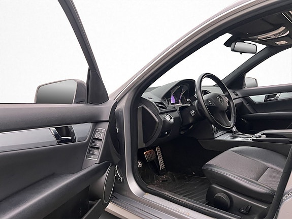 Mercedes-Benz C250 9 of 30
