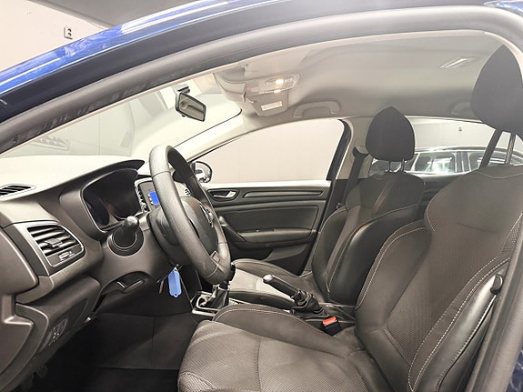 Renault Megane IV 2 of 5