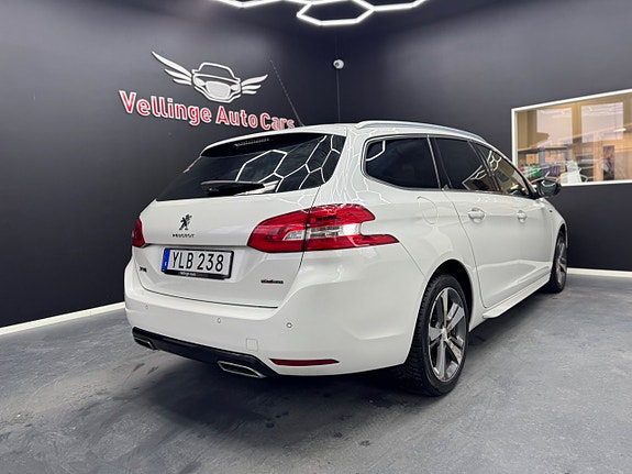 Peugeot 308 SW 3 of 5