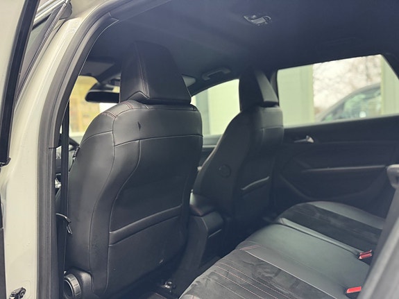 Peugeot 308 SW 16 of 17