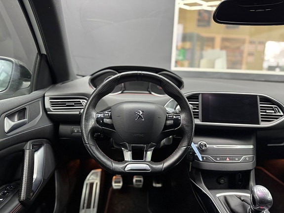 Peugeot 308 SW 7 of 17
