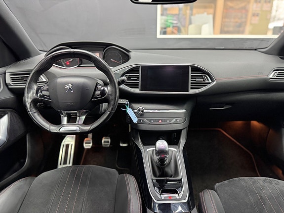 Peugeot 308 SW 8 of 17