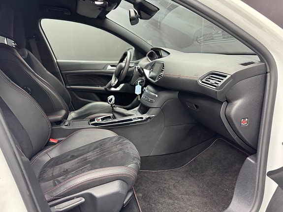 Peugeot 308 SW 11 of 17
