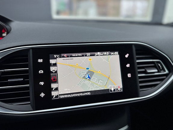 Peugeot 308 SW 13 of 17