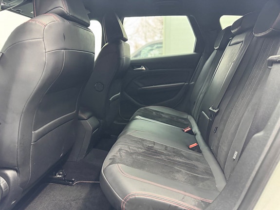 Peugeot 308 SW 15 of 17