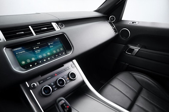Land Rover Range Rover Sport 17 of 21