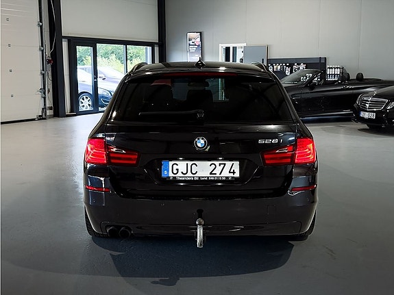 BMW 528 3 of 5