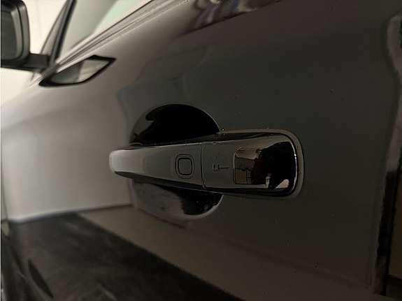 Volvo XC60 3 of 5