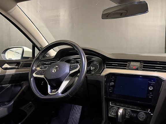 Volkswagen Passat 8 of 23