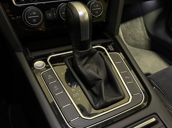 Volkswagen Passat 10 of 23