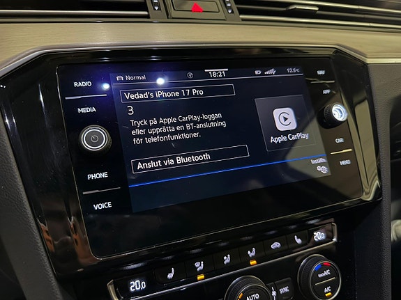 Volkswagen Passat 16 of 23