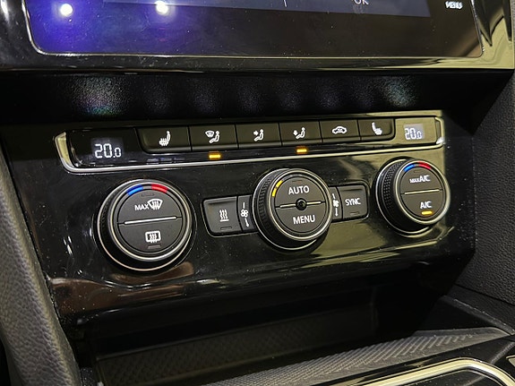 Volkswagen Passat 11 of 23