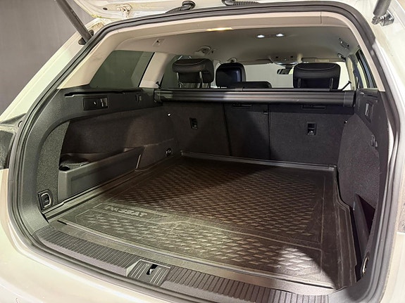 Volkswagen Passat 21 of 23
