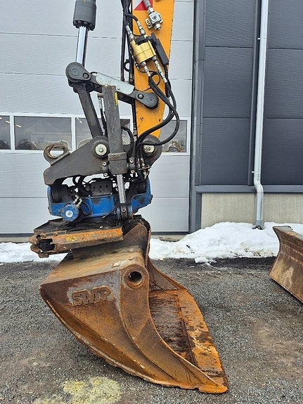 Liebherr A 918 Compact 7 of 8