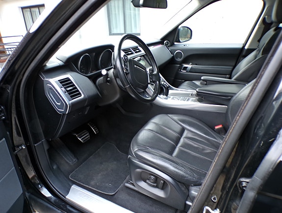 Land Rover Range Rover Sport 3 of 4