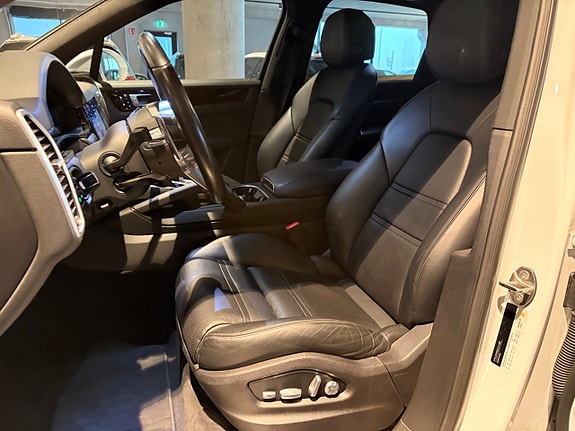 Porsche Cayenne S 19 of 23