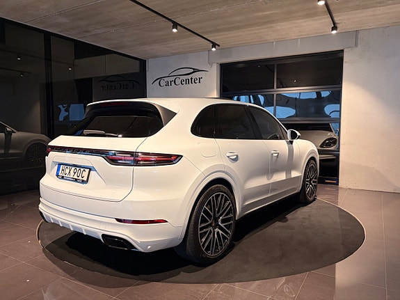 Porsche Cayenne S 5 of 5