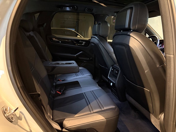 Porsche Cayenne S 11 of 23