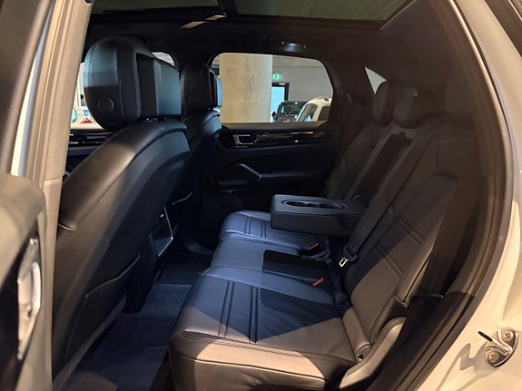 Porsche Cayenne S 15 of 23