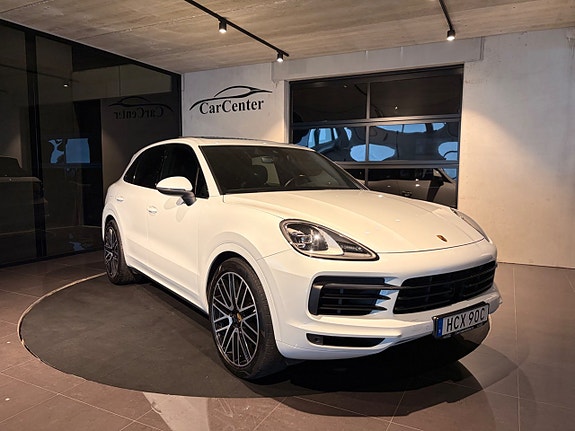 Porsche Cayenne S 2 of 5