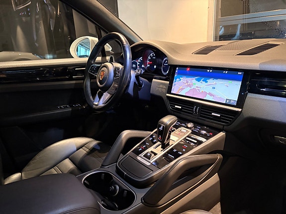 Porsche Cayenne S 4 of 5