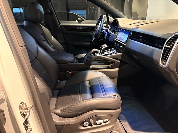 Porsche Cayenne S 10 of 23