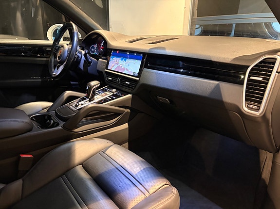 Porsche Cayenne S 3 of 5