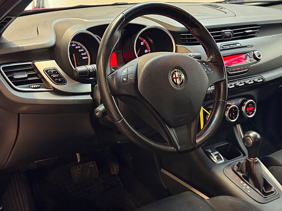 Alfa Romeo Giulietta 19 of 27
