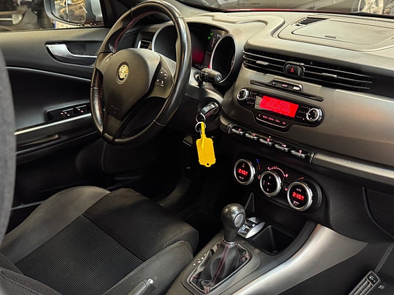 Alfa Romeo Giulietta 18 of 27