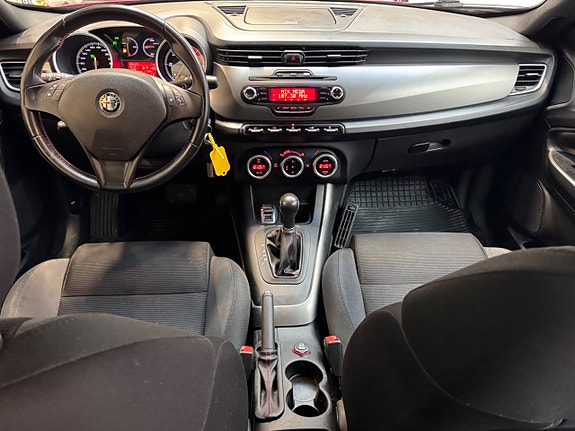 Alfa Romeo Giulietta 17 of 27
