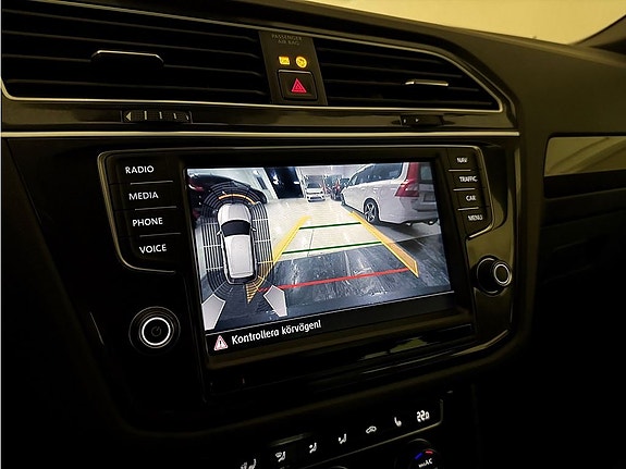 Volkswagen Tiguan 9 of 26