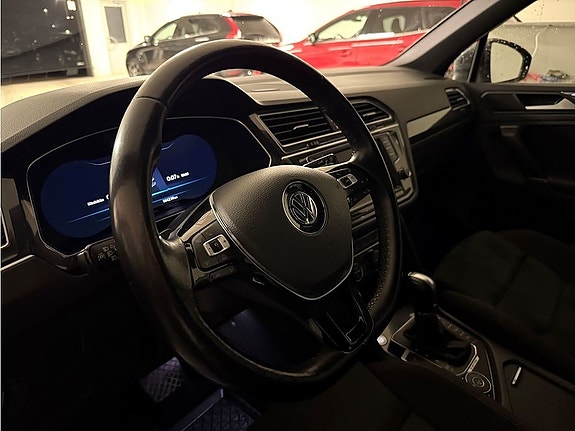 Volkswagen Tiguan 6 of 26