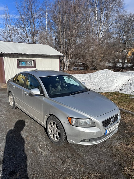 Volvo S40 2 of 5