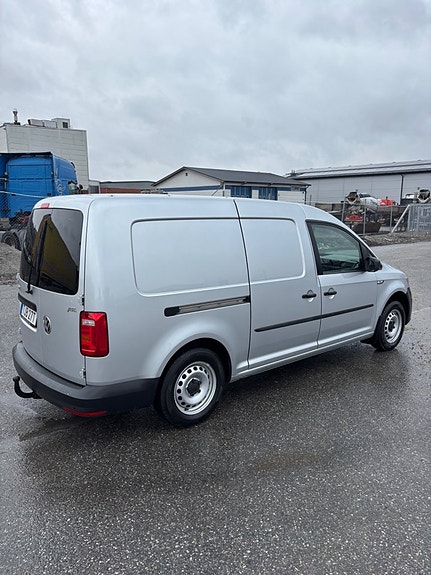 Volkswagen e-Caddy Maxi 2 of 5