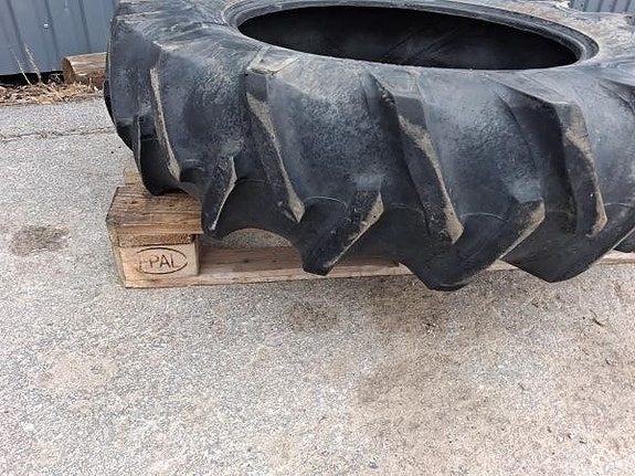 TRAKTOR DÄCK 12,4-28 FIRESTONE 2 of 3