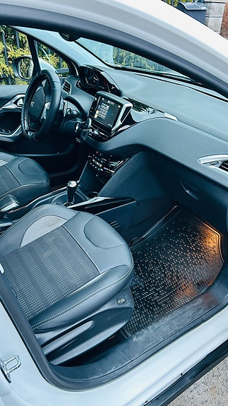 Peugeot 2008 3 of 5
